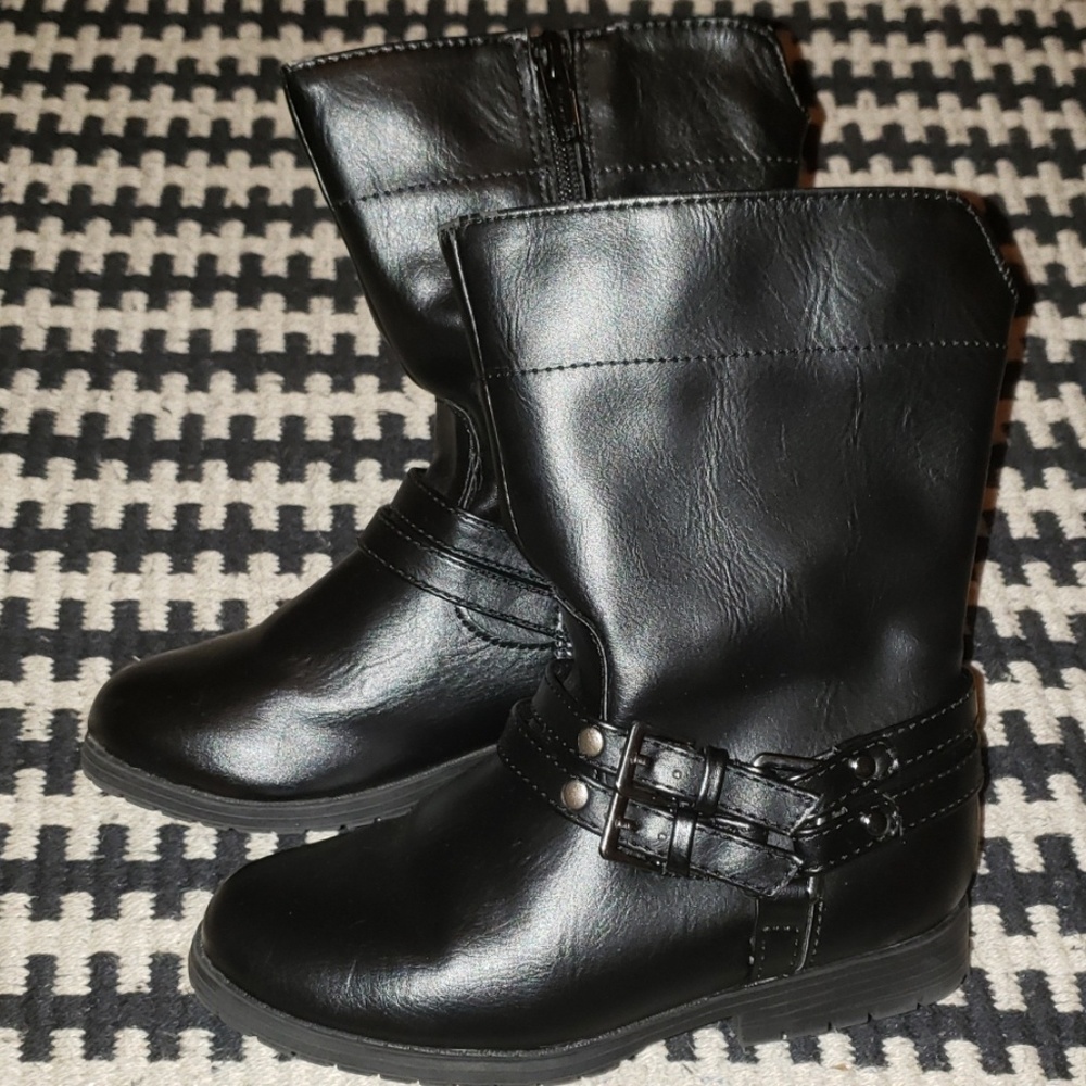 Black buckle boots